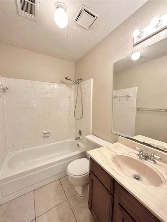 Building Photo - 9210 Benwick St