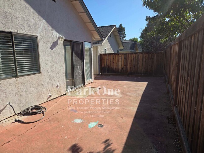Building Photo - 384 Grovewood Loop N