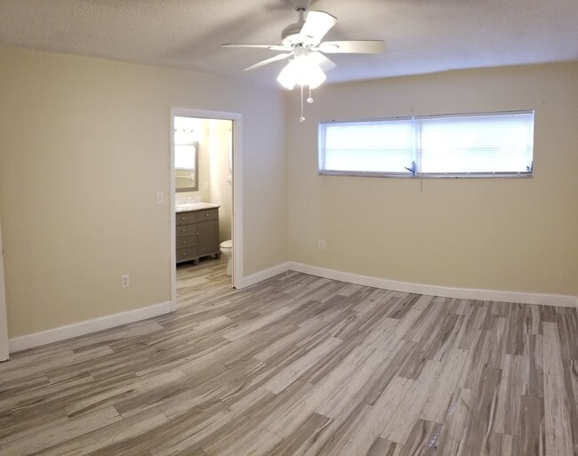Building Photo - 3 Bedroom 2 Bath Home in Pinellas Park