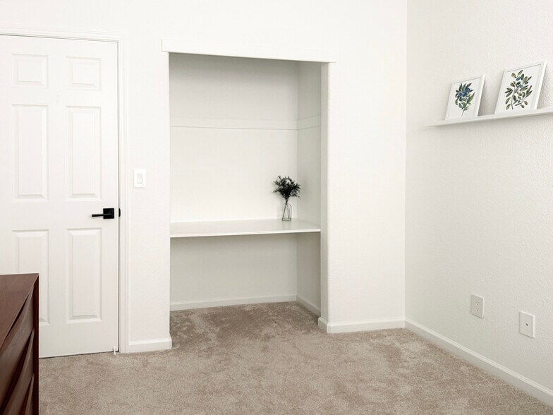 Building Photo - 640 Granite Ln