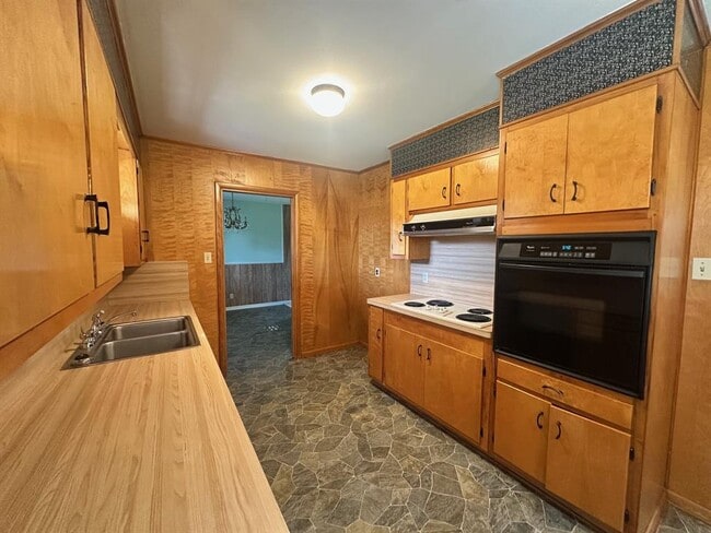 Building Photo - 1575 Longfellow Dr