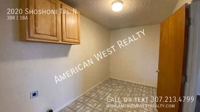 Building Photo - 2020 Shoshone Trail N