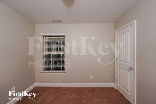 Building Photo - 855 Clover Ave