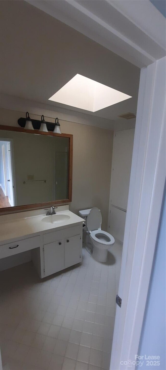 Building Photo - 7505 Mariner Cove Dr