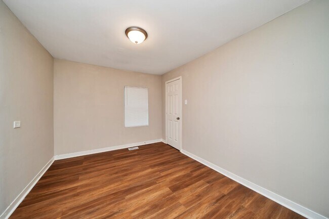 Building Photo - Bessemer Gem! Modern Renovation, Huge Living Room, Great Location