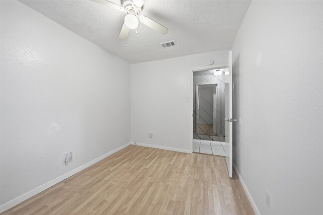 Building Photo - 18602 Lippizaner Dr