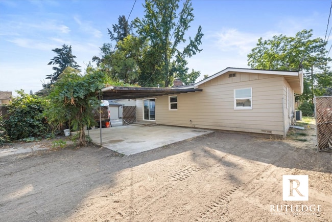 Building Photo - NEWLY REMODELED 3 bedroom home in Medford!