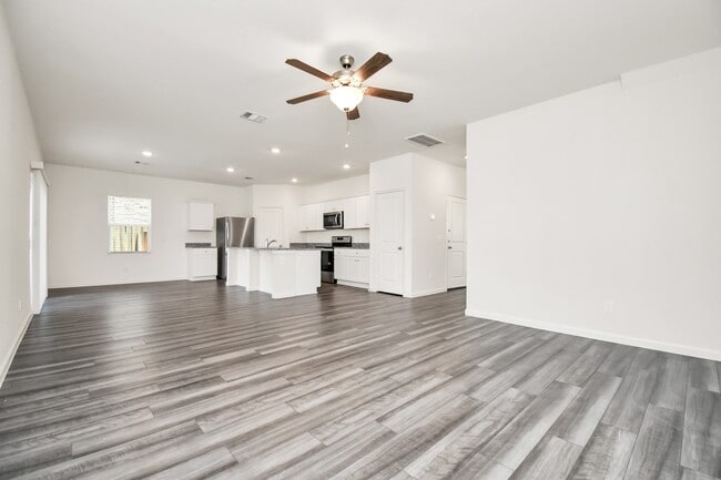 Building Photo - 7810 Carrotwood Ct