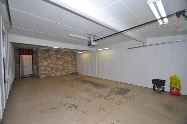 Building Photo - 704 W Moore St