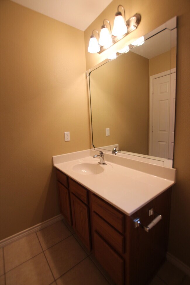 Building Photo - Lease Takeover Opportunity Available! 3 Bedroom Home in Flint!