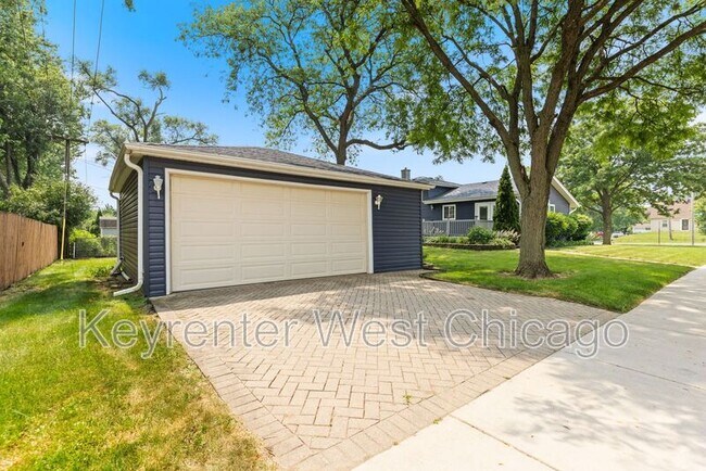 Building Photo - 1003 S Finley Rd