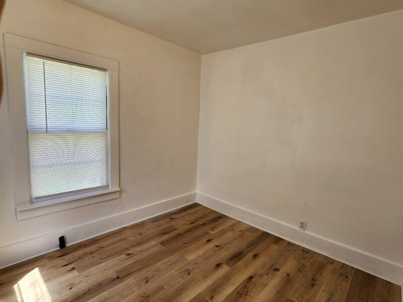 Building Photo - 302 4th Ave SE
