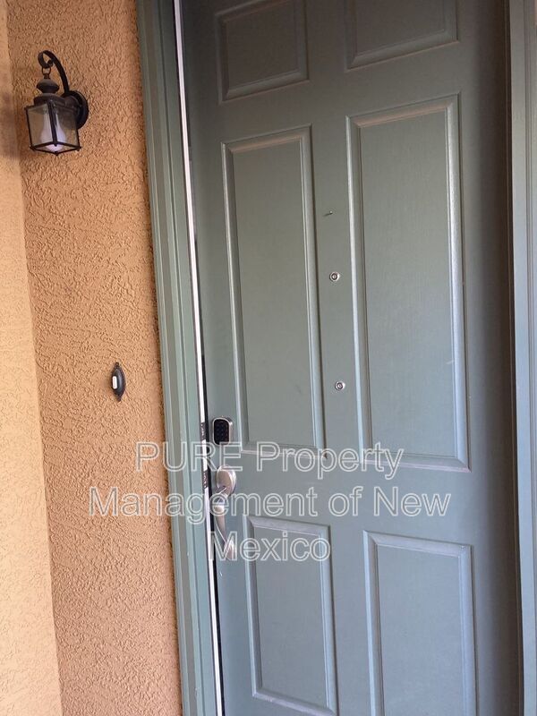 Building Photo - 601 Menaul Blvd NE