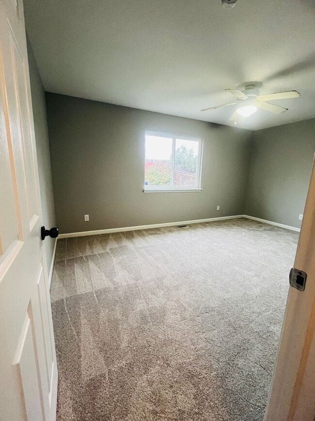 Building Photo - -$350.00 off  FIRST FULL MONTH'S RENT w/ 1...
