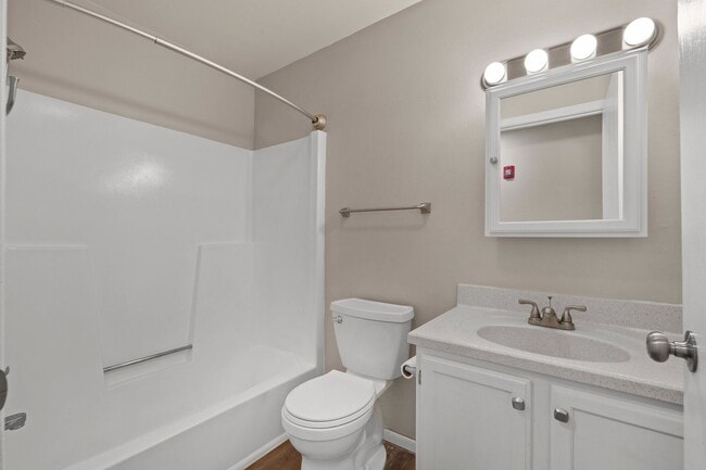Building Photo - 2 Bedroom 2 Bathroom