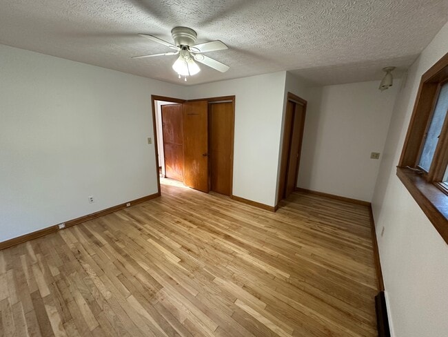 Building Photo - 3637 Sunset Dr