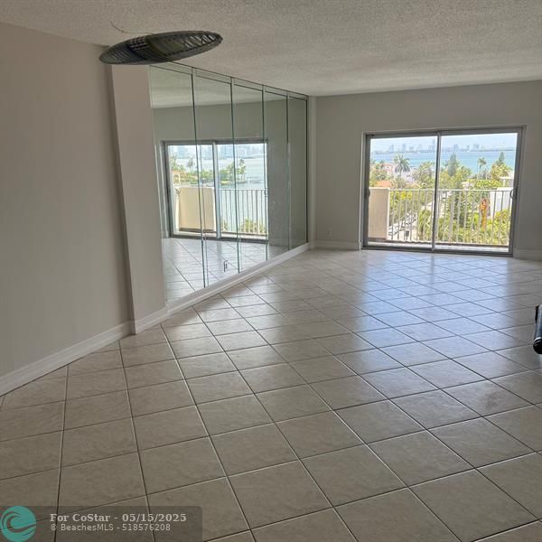Building Photo - 1455 N Treasure Dr