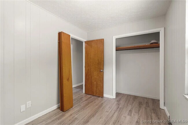 Building Photo - 456 Thompson St