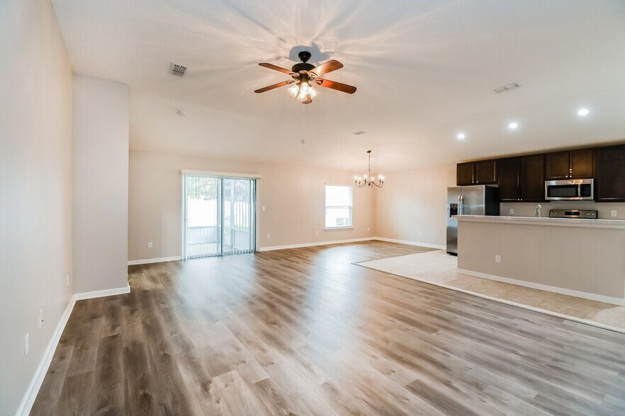 Building Photo - 97633 Albatross Dr