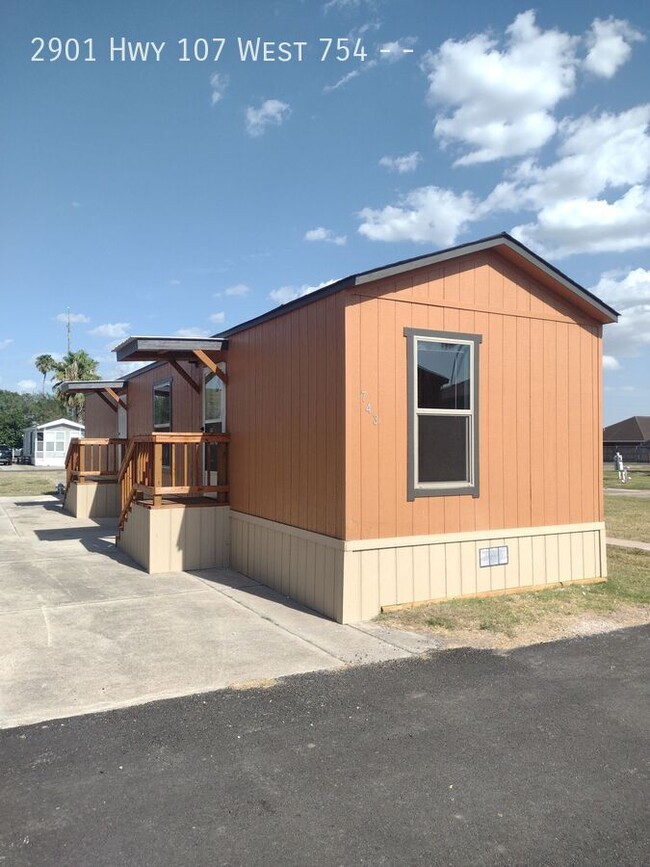 Building Photo - Porch Model Home