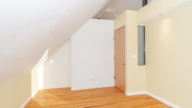 Building Photo - 343 Ashland Ave
