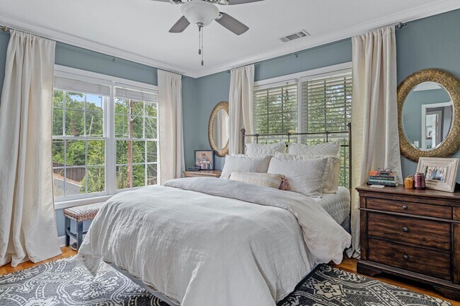 Building Photo - Beautiful 2bd/1ba Condo in VA Highlands w/ Balcony and Pool!!