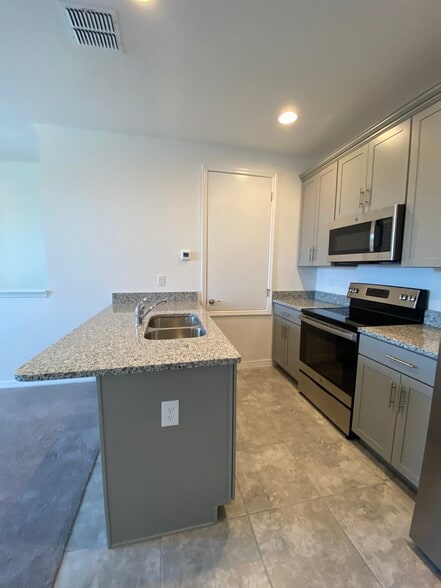 Kitchen - 16024 Micelli Dr