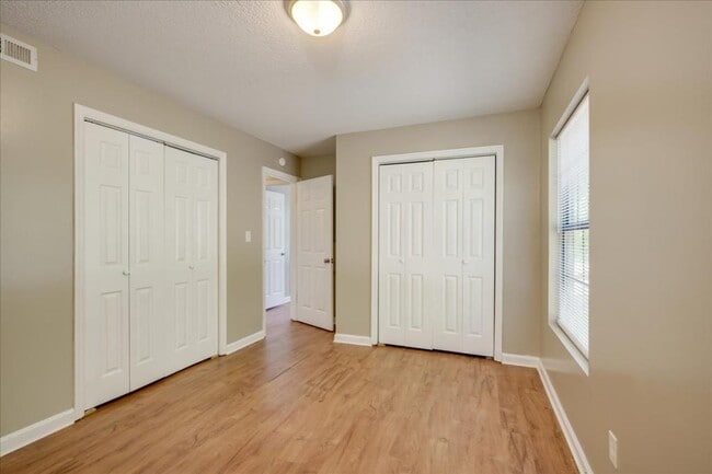 Building Photo - 2339 Walden Dr