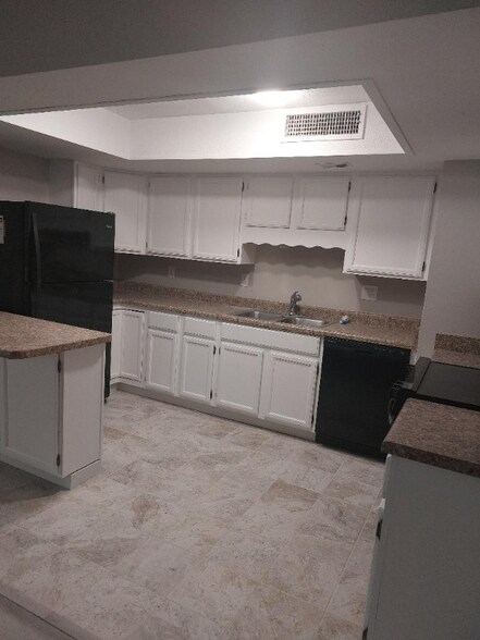 Building Photo - 4852 W Frier Dr