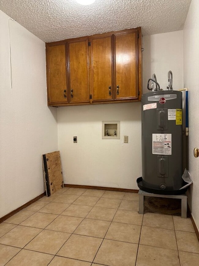 Building Photo - 2310 Hackberry Ave