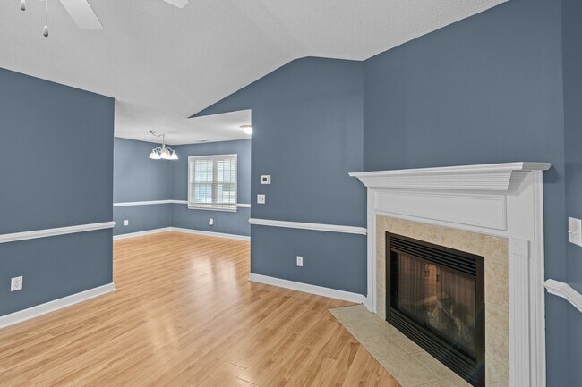 Building Photo - 202 Fairmount Way