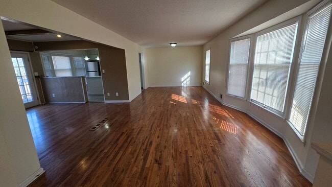 Building Photo - !!COMING SOON!! Beautiful 3BR 2 BA Home w/ Large Backyard • Full Appliance Suite • 2-Car Garage i...