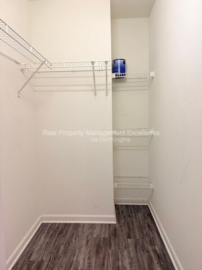 Building Photo - 2031 Wolfmill Dr