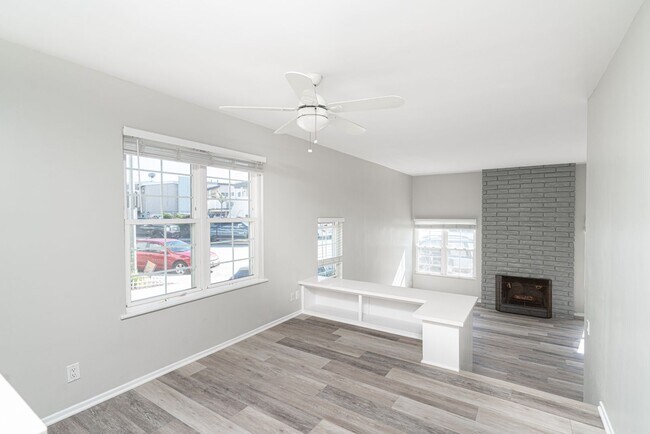 Building Photo - 314 E Bay Ave