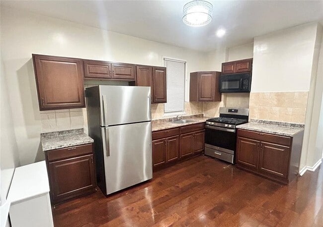 Building Photo - 37 Wilson Ave