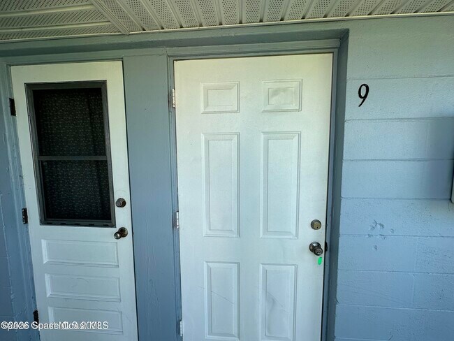 Building Photo - 302 Lincoln Ave