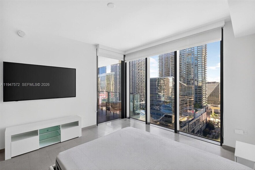 Building Photo - 68 SE 6th St