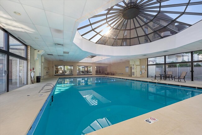 Building Photo - 100 W Butterfield Rd