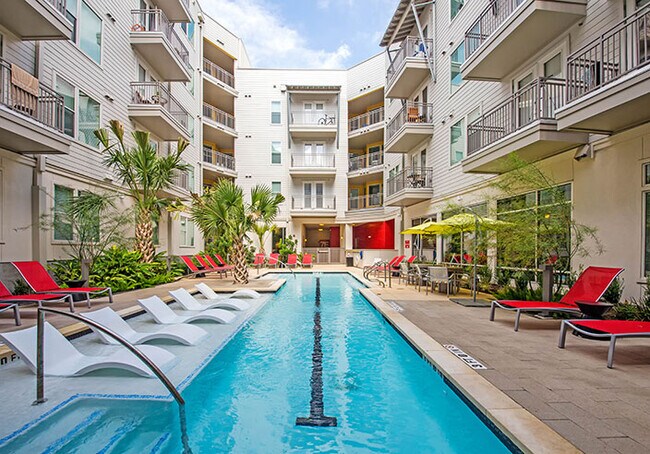 Building Photo - 2024 E 7th St