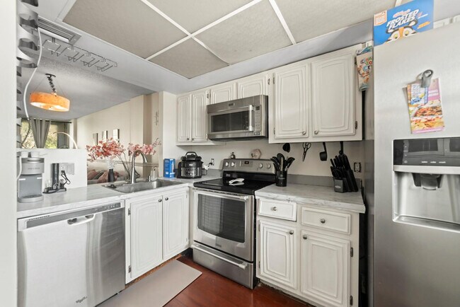 Building Photo - 113 Royal Pk Dr