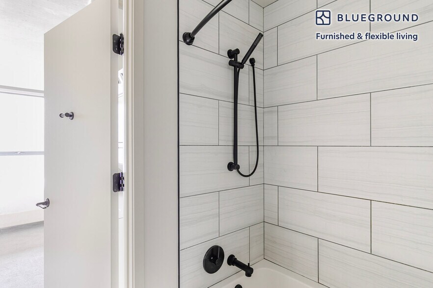 Building Photo - 180 N Ada St