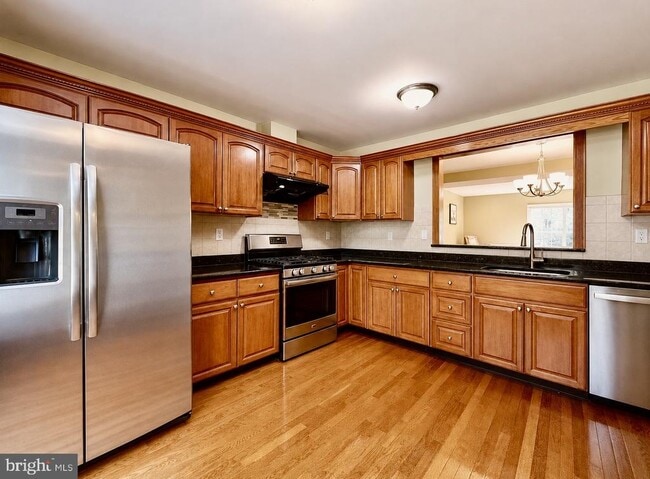 Building Photo - 3409 S Carriage Ct