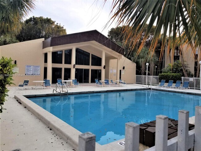 Building Photo - 14201 N Kendall Dr