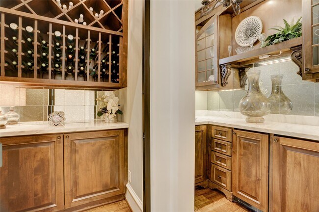 Building Photo - 5015 Jason St