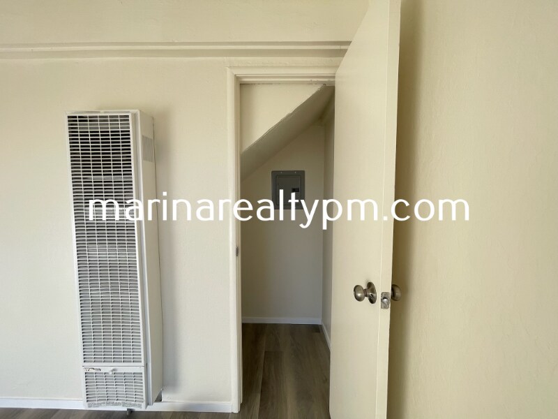 Building Photo - 240 Holly St