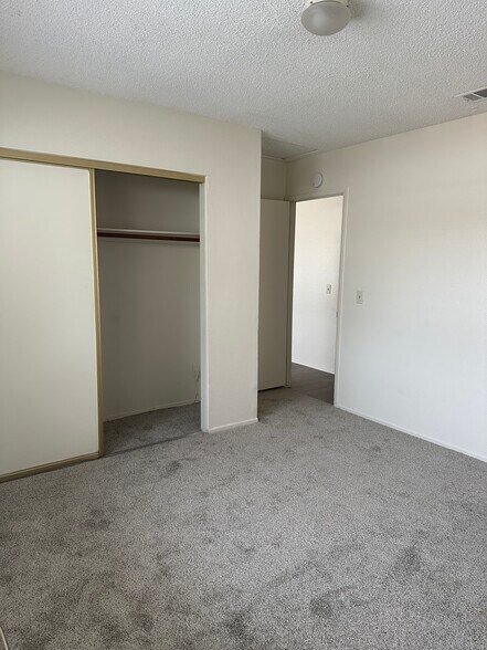Bed 1 Closet - 13639 Yakima Rd