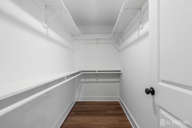 Building Photo - 20 Louis Ave