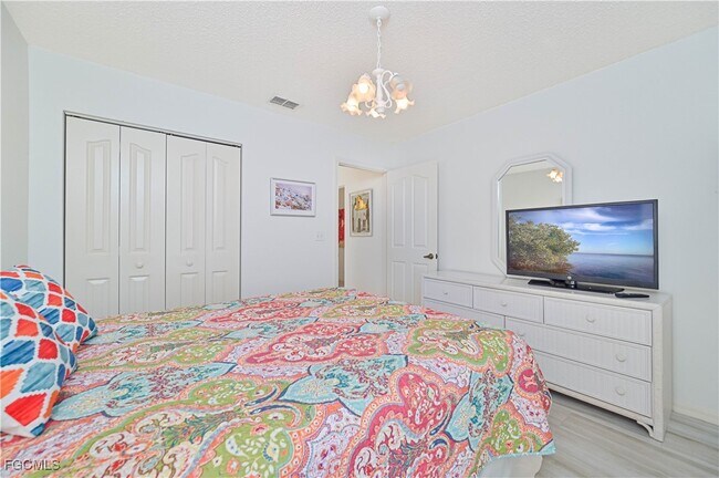 Building Photo - 915 New Waterford Dr