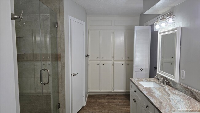Building Photo - 3303 Candleway Dr