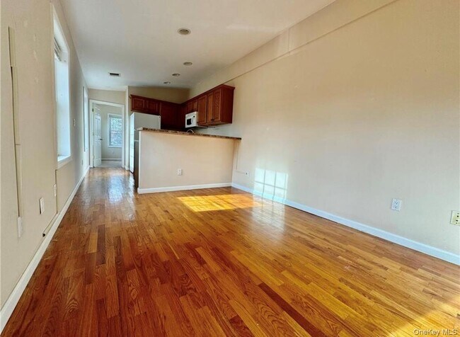 Building Photo - 10 Burnside Ave